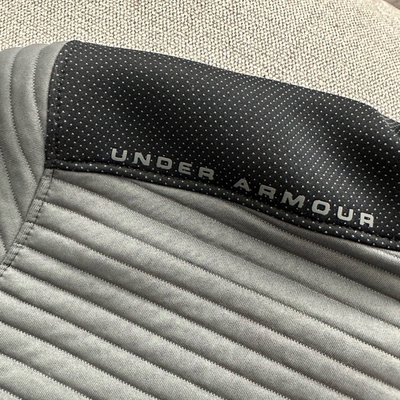 Under armour light quarter zip Medium Like New - Picture 2 of 3